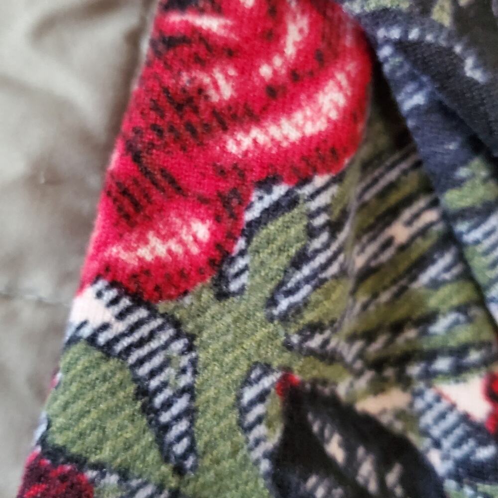Denim & Co Womens XL Knit Button Top Red Green Floral Christmas Holiday Roses - Picture 11 of 12